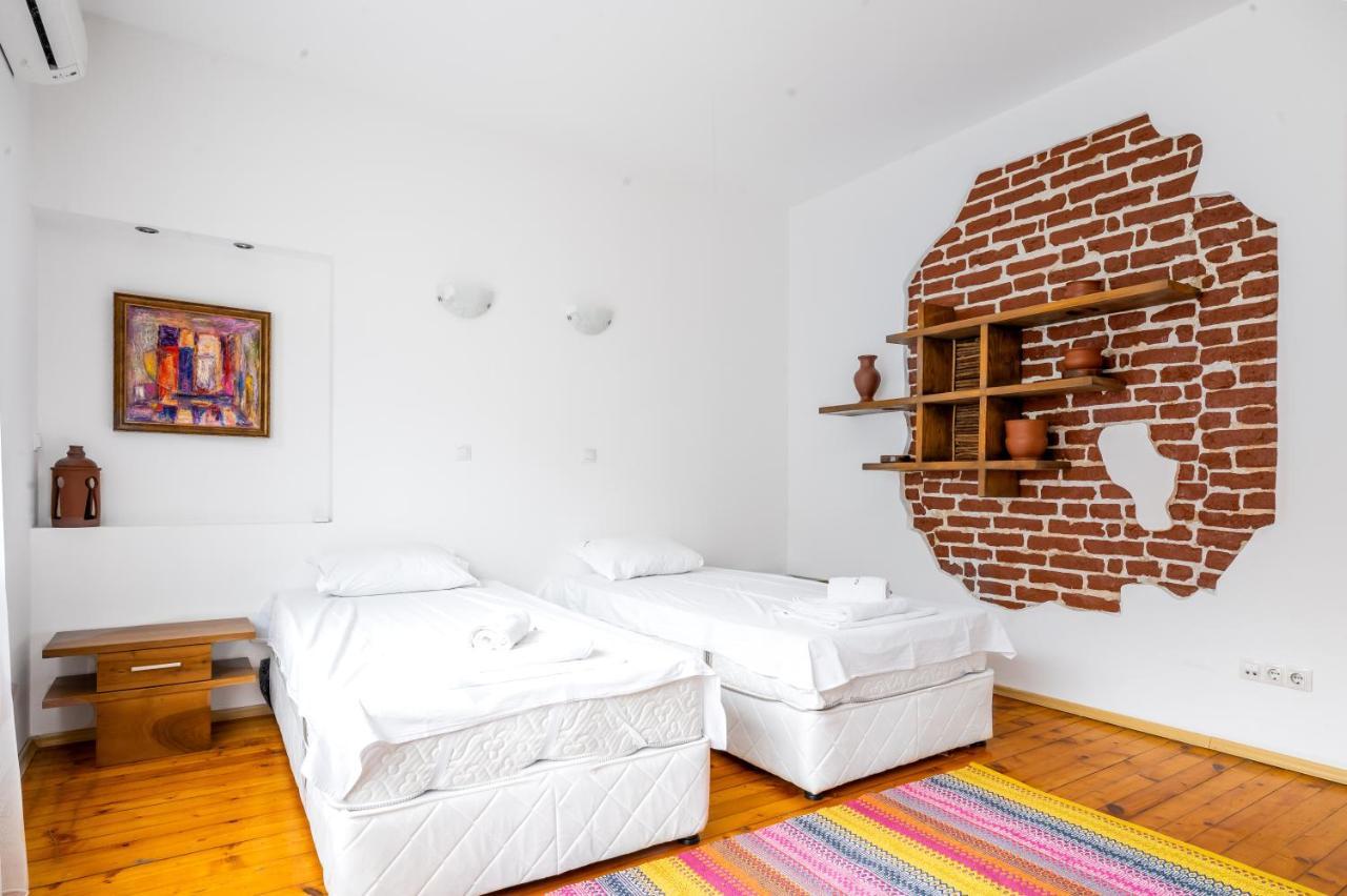Sofia'S Vintage Gem: Spacious 2Bd Flat On Solunska Appartement Buitenkant foto